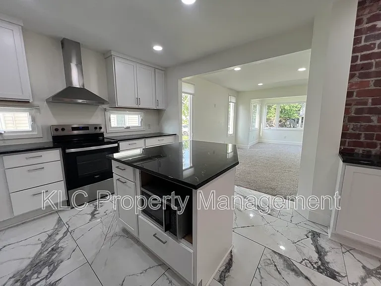 3719 3rd St #1 — Photo 12