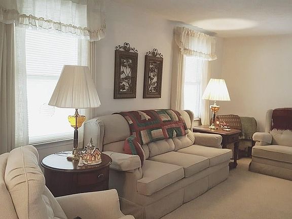 3rd image of 6166 Hunters Dr