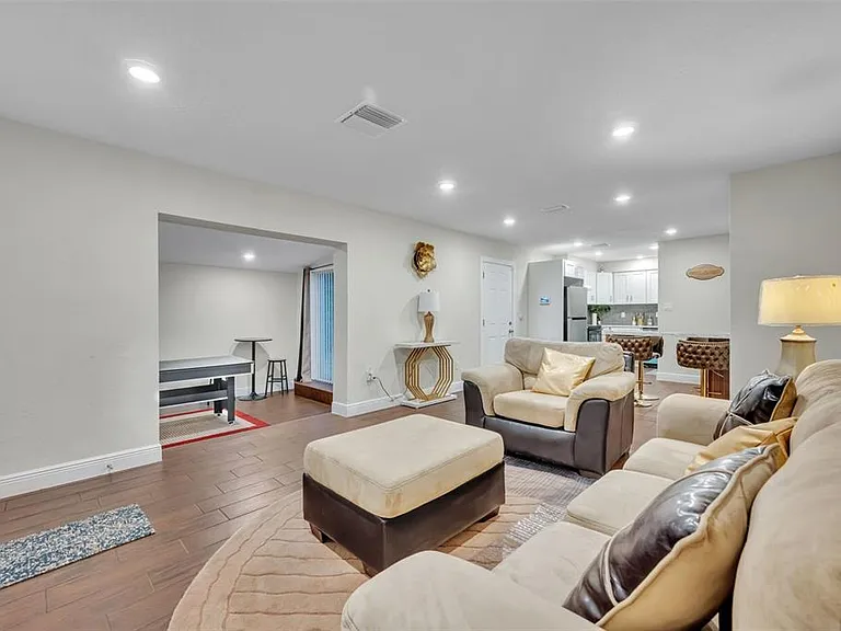 1221 Elinore Dr — Photo 6