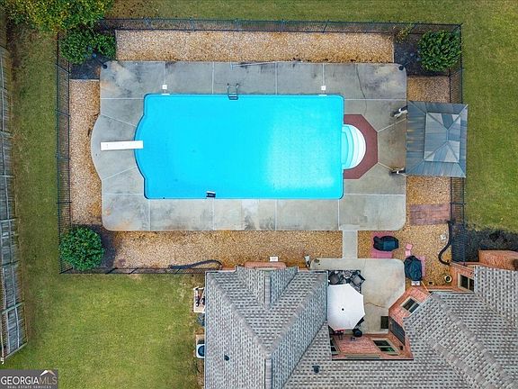 5th image of 815 Streamside Dr