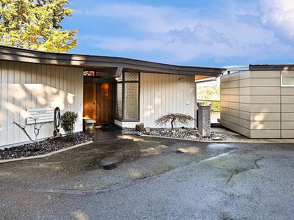 3rd image of 3733 NE 150th St