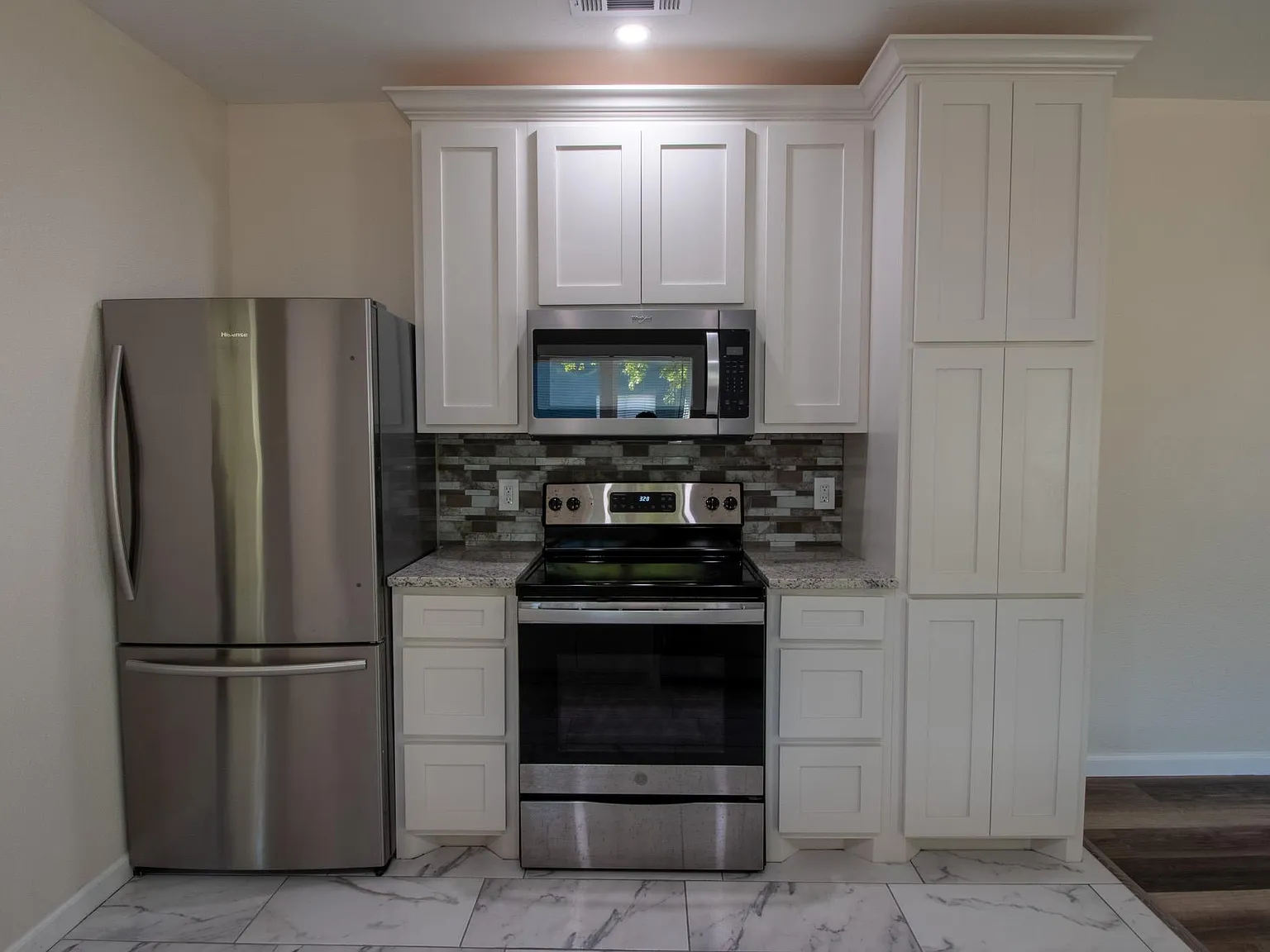 2207 S Vernon Ave — Photo 3