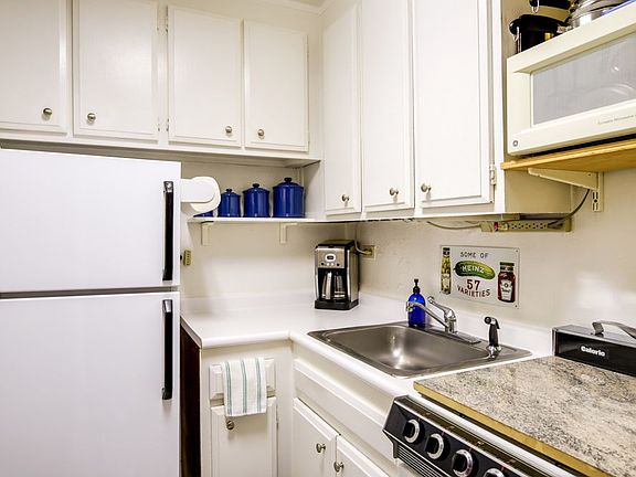 3rd image of 360 W 22nd St APT 3R