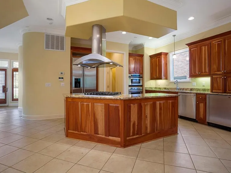 7516 Pinehurst Ct — Photo 21