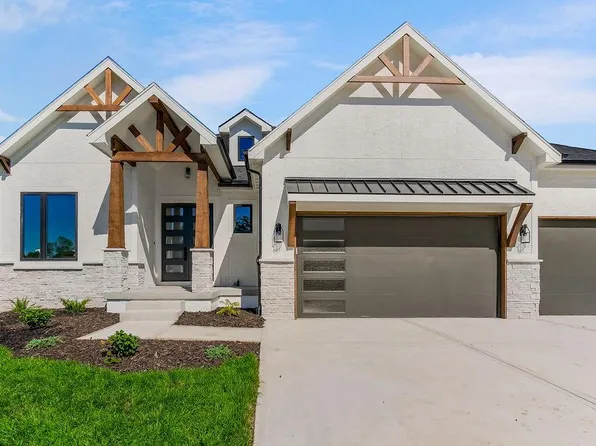 2535 NE Woodland Oak Cir, Lees Summit, MO 64086