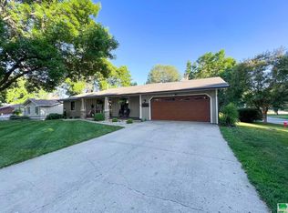 601 Amsterdam Dr SE, Orange City, IA 51041