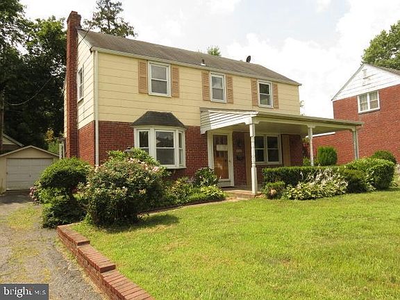 2nd image of 526 Twin Oaks Dr
