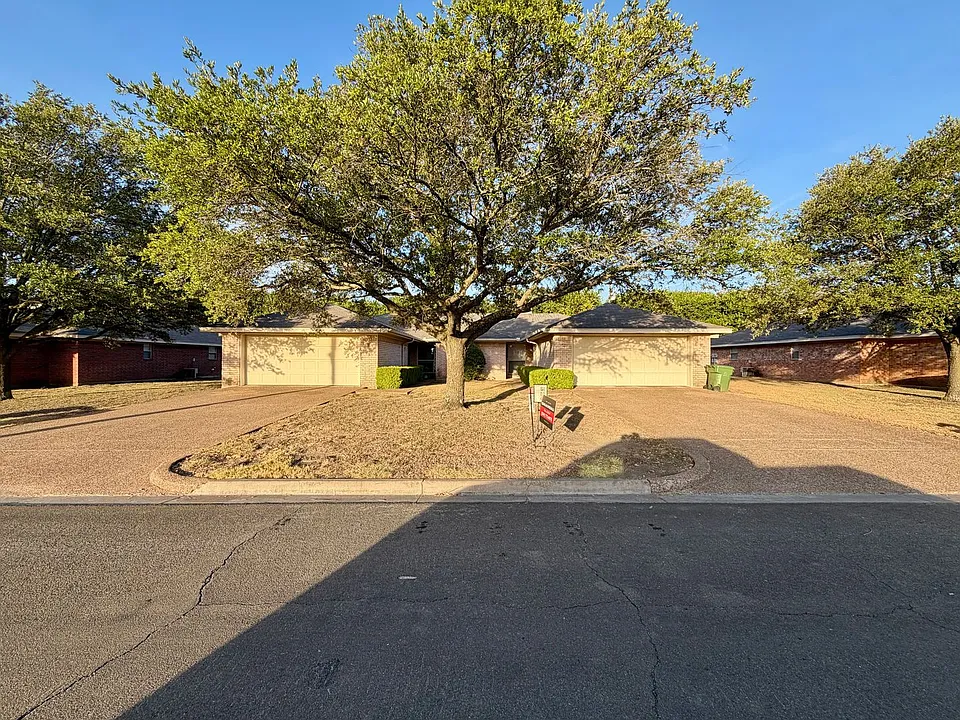 974 Parkview Cir