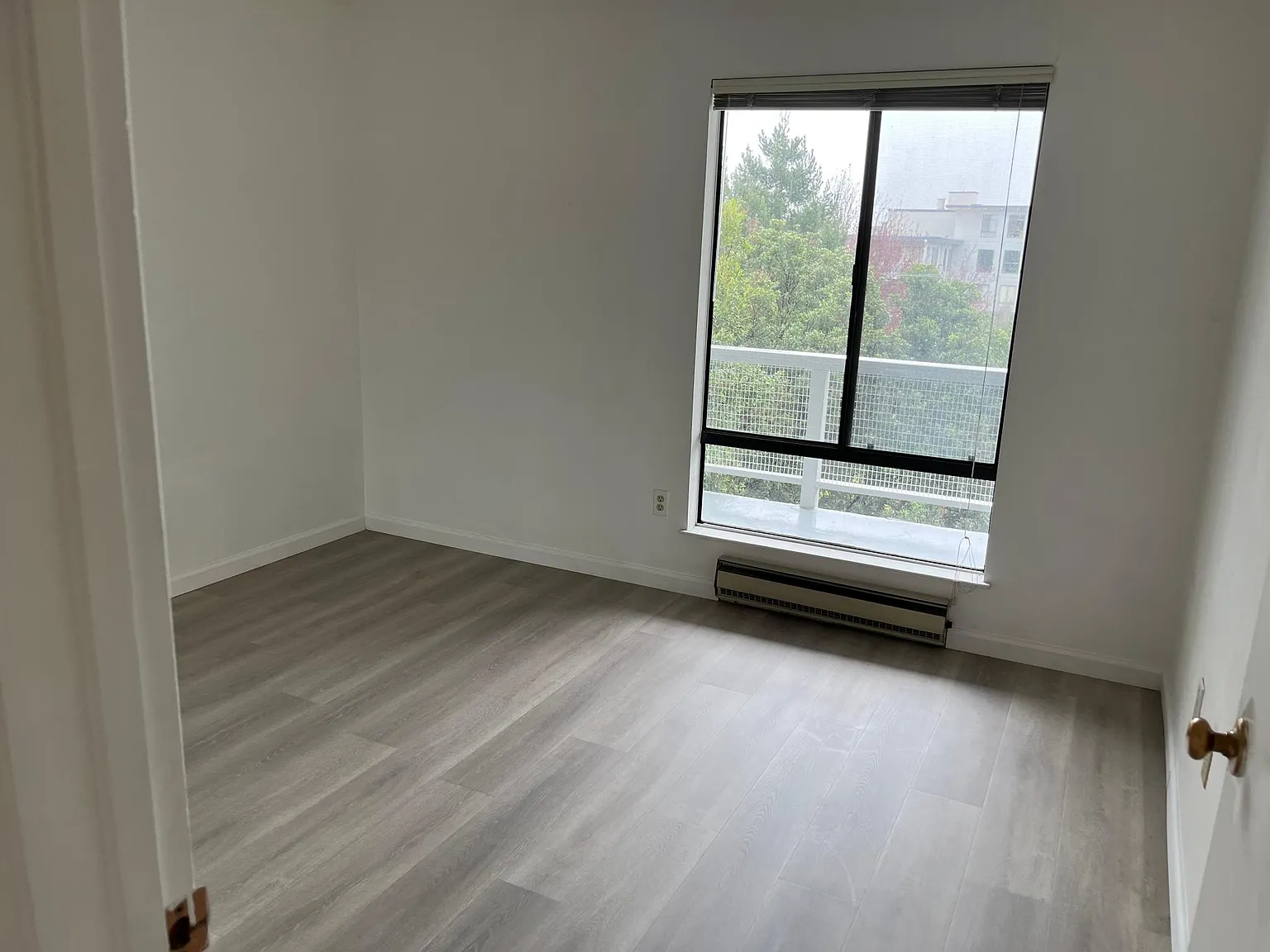 6 Commodore Dr — Photo 2