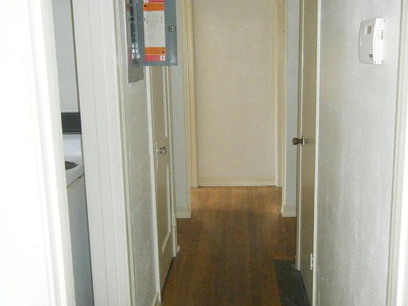 5th image of 276 E 25th St