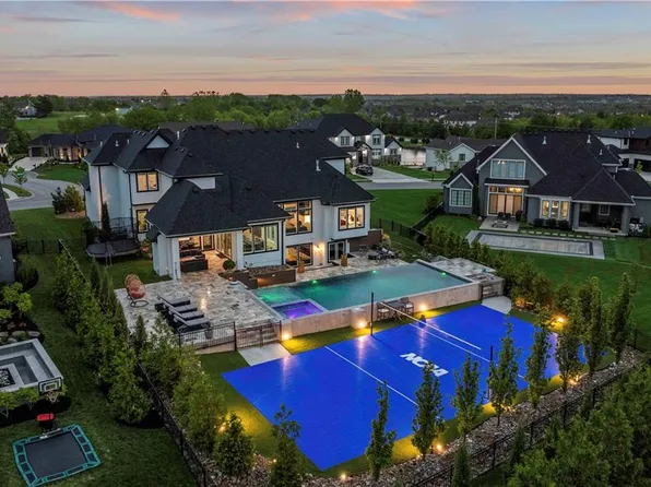 15800 Oakmont St, Overland Park, KS 66221