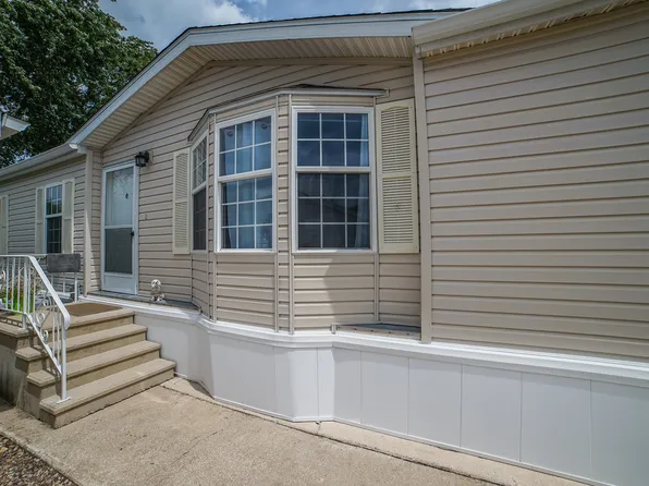 201 Norway Dr, Manteno, IL 60950