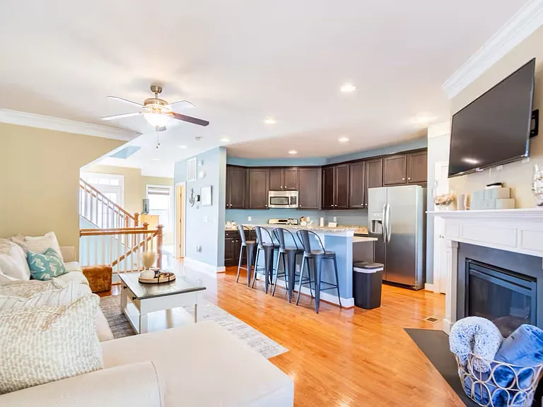 21235 Catalina Cir — Photo 8