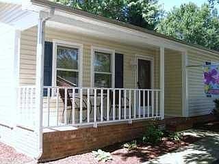 2nd image of 621 Oakhurst St