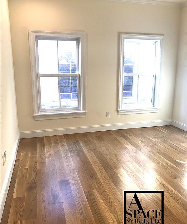 2nd image of 131 Bank St APT 3