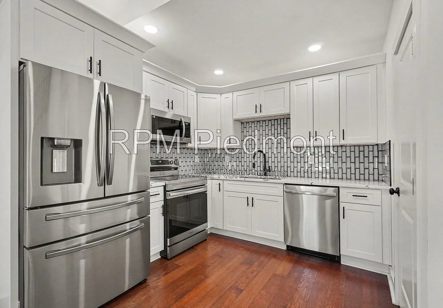 4 bed, 3.0 bath, 1870 sqft, $3,000 — Photo 4
