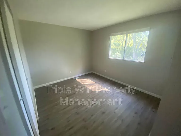 2372 Rockymont Dr — Photo 11