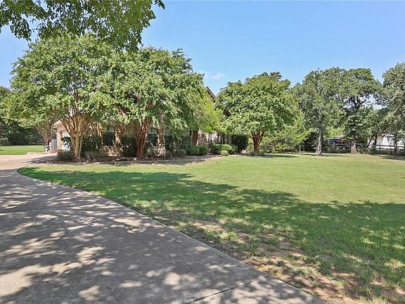 3rd image of 160 Trailing Oaks Dr