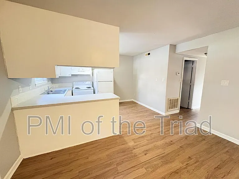 1600 Oak Croft Ct #D — Photo 12