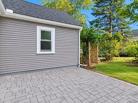 3rd image of 39 Hillside Avenue