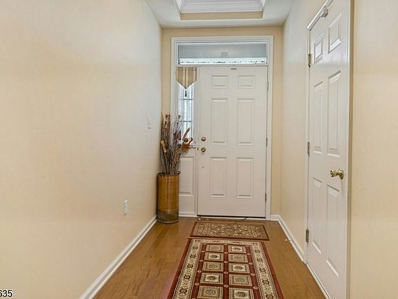 4th image of 227 Concord Pl