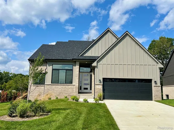 2936 W Walton Blvd, Waterford, MI 48329