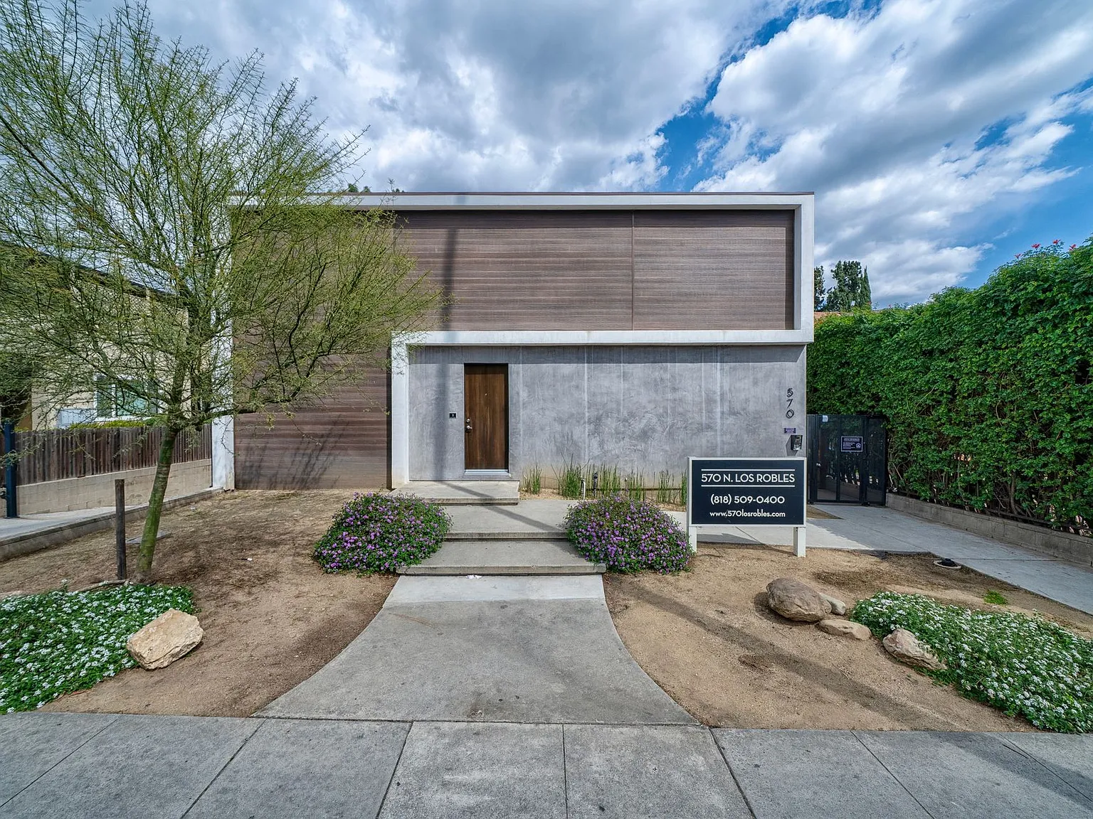 Mid-Century Pasadena Style with Modern Interiors 2B/1B — Photo 1