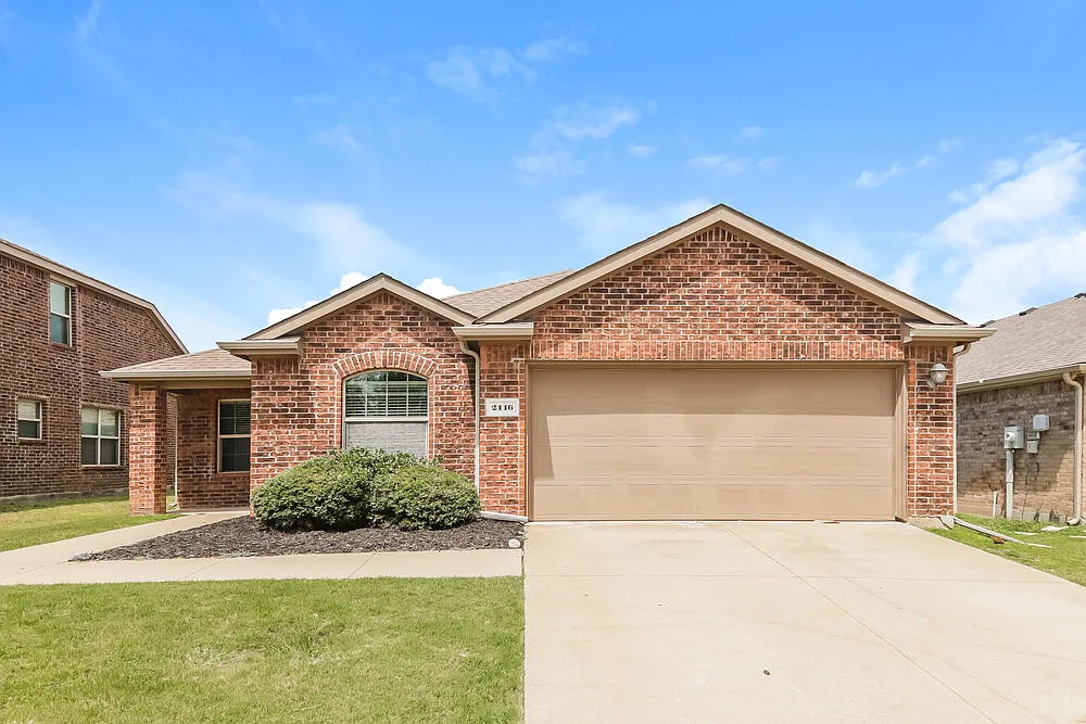 4 bed, 2.0 bath, 1832 sqft, $1,675 — Photo 1