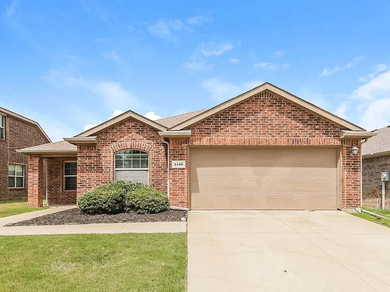 2116 Meadow View Dr — Photo 1