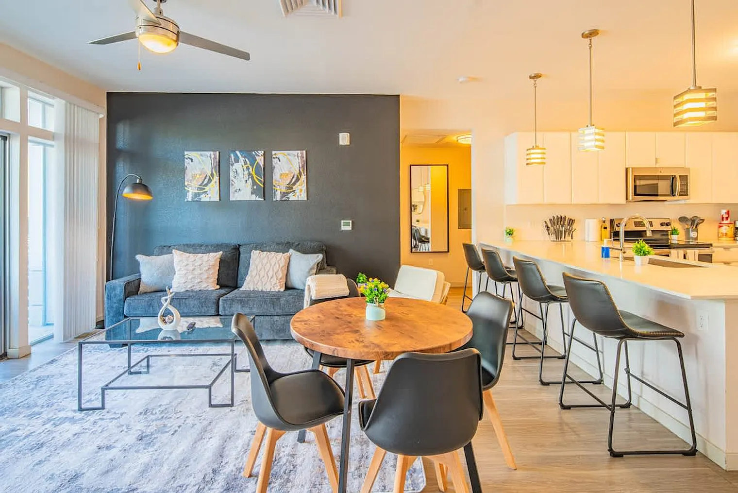 2 bed, 2.0 bath, 1097 sqft, $2,894 — Photo 3