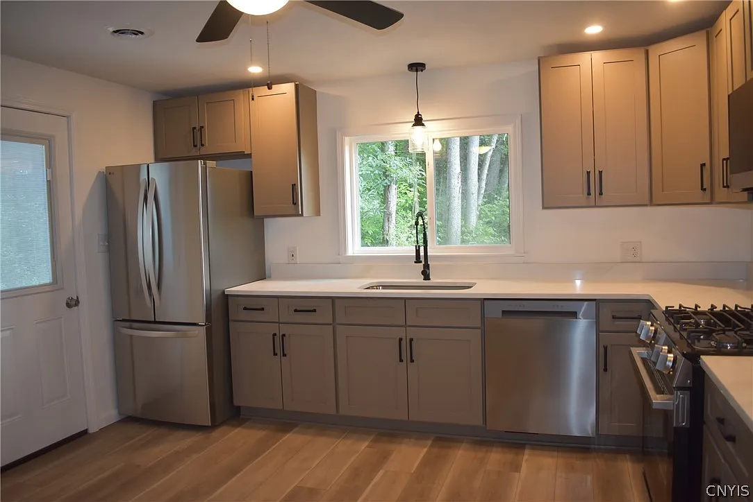 2 bed, 1.0 bath, 800 sqft, $2,200 — Photo 3
