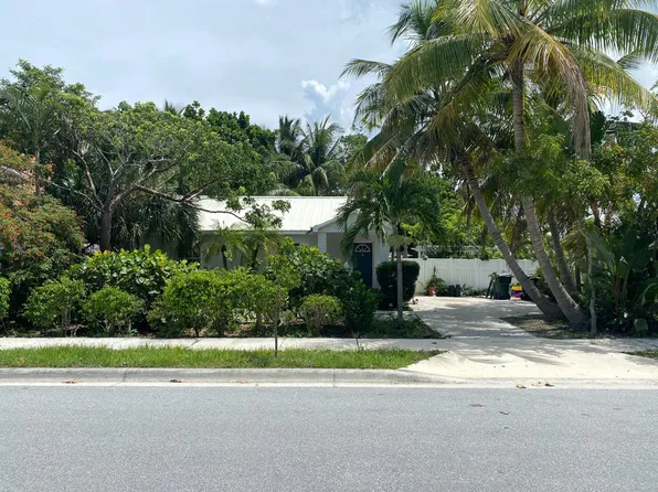 335 Cornell Dr, Lake Worth, FL 33460