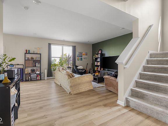 3rd image of 3943 Winston Ln