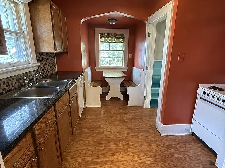 2417 E Ave NE — Photo 8