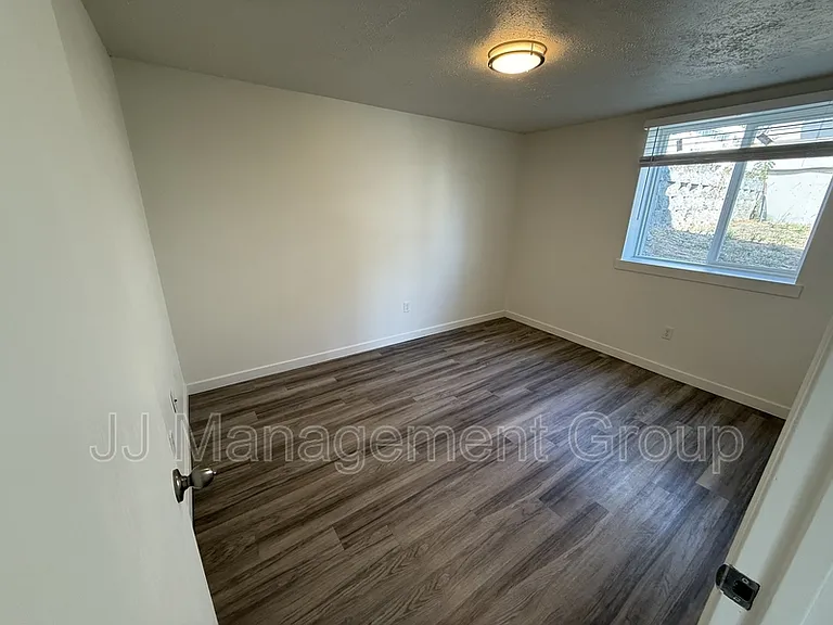 1231 2nd St #WEBSTER APARTMENTS — Photo 7