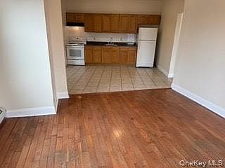 1st image of 390 Main St #3