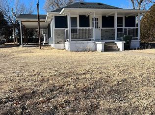 825 Overhill Rd, Dodge City, KS 67801