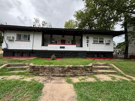 621 Leverett
