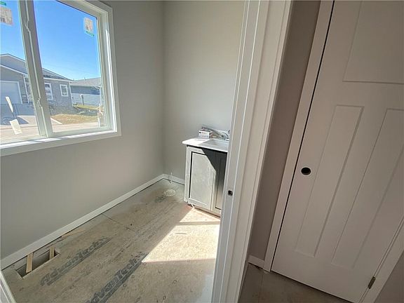 5th image of 15131 Bellflower Ln