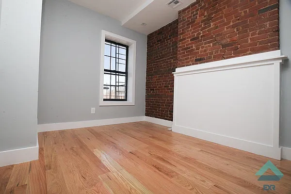 Rented by EXR | media 102