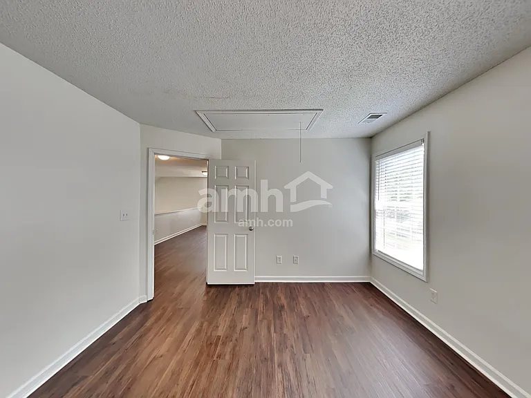 208 Mackenzie Ct — Photo 15