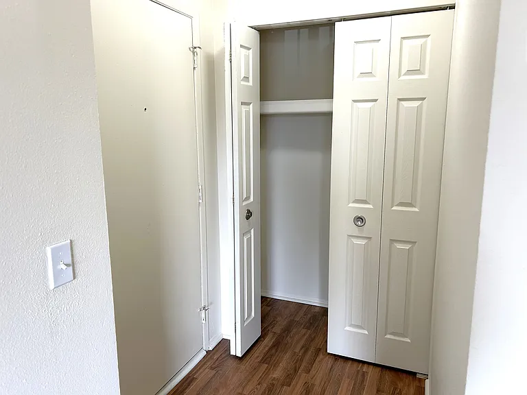 Perry Place Apartments — Photo 52