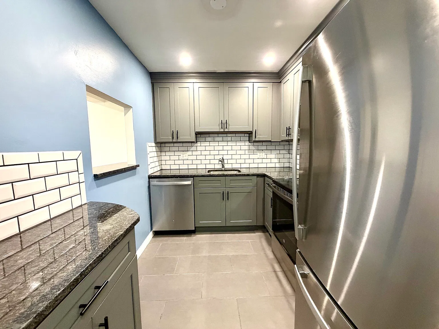 2 bed, 1.0 bath, 851 sqft, $2,200 — Photo 4