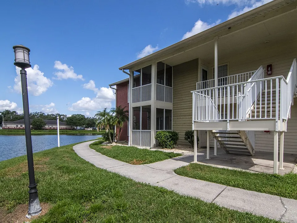 221 Lake Brook Cir #205