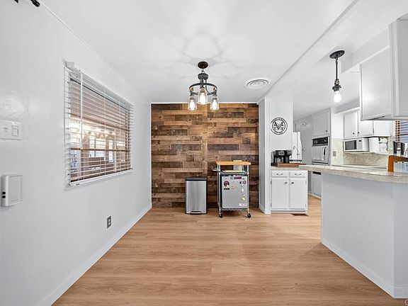 5th image of 8 Angelus Ave
