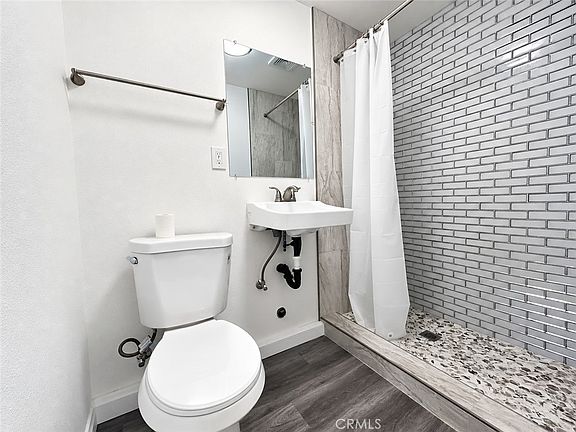 4th image of 925 N Washington Pl