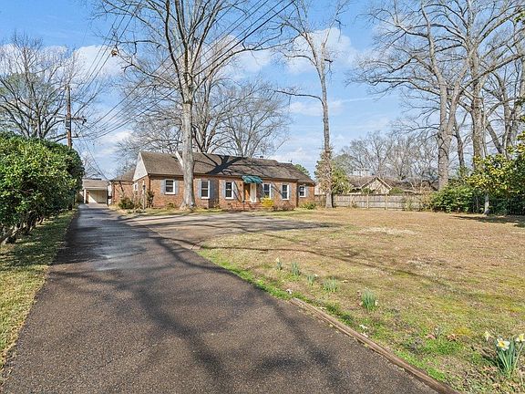 3rd image of 353 Colonial Rd