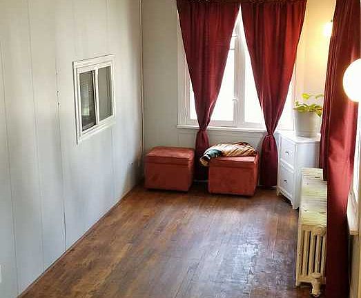 3rd image of 906 N 12th Ave