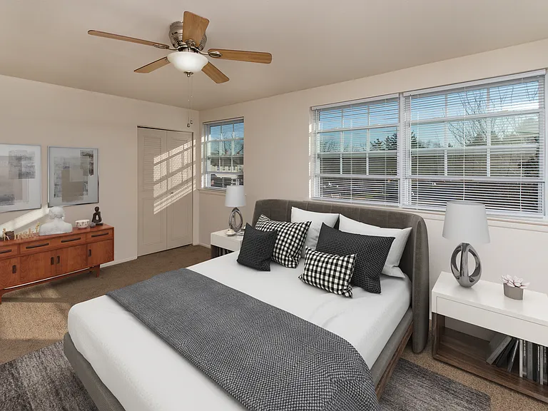 Country Club Apartments — Photo 7