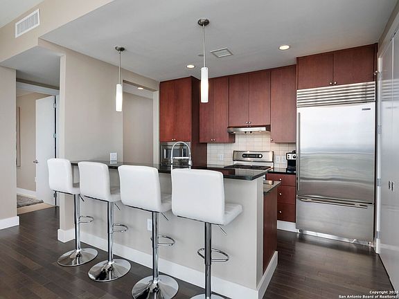 3rd image of 610 E MARKET ST #3019